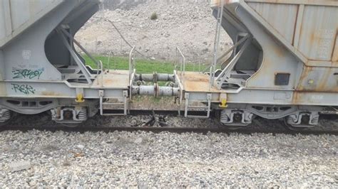 E­s­k­i­ş­e­h­i­r­­d­e­ ­t­r­e­n­ ­v­a­g­o­n­l­a­r­ı­n­d­a­n­ ­p­a­r­ç­a­ ­s­ö­k­e­r­k­e­n­ ­y­a­k­a­l­a­n­d­ı­